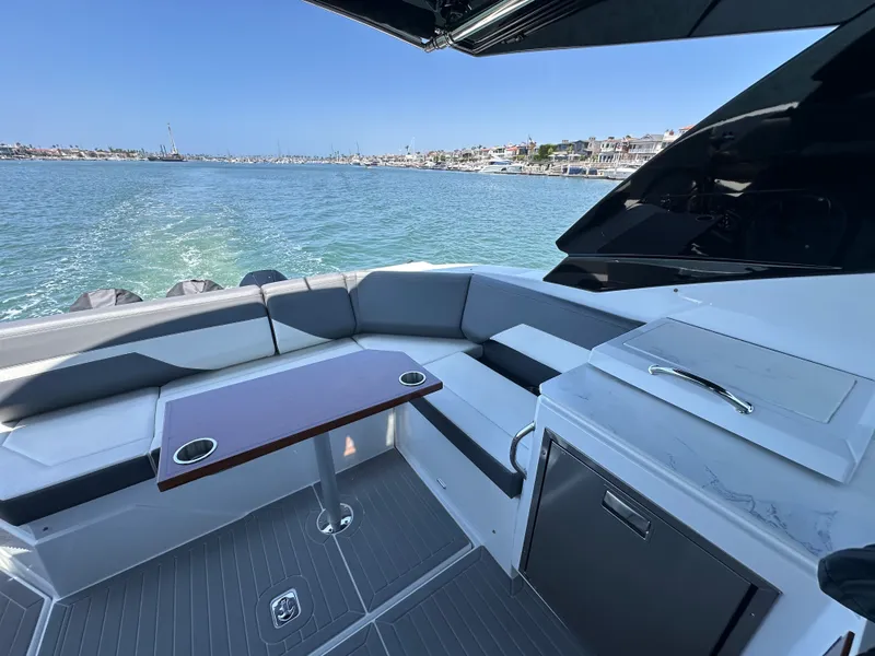 Slide: The Image of Cruisers 38 GLS 2021 - 42