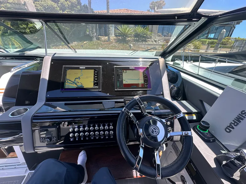 Slide: The Image of Cruisers 38 GLS 2021 - 5