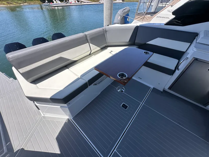Slide: The Image of Cruisers 38 GLS 2021 - 17