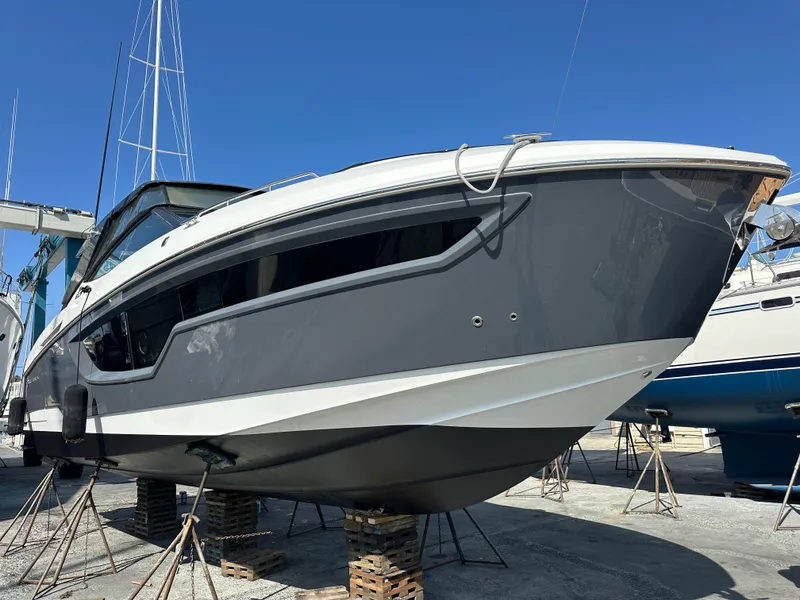 Slide: The Image of Cruisers 38 GLS 2021 - 52
