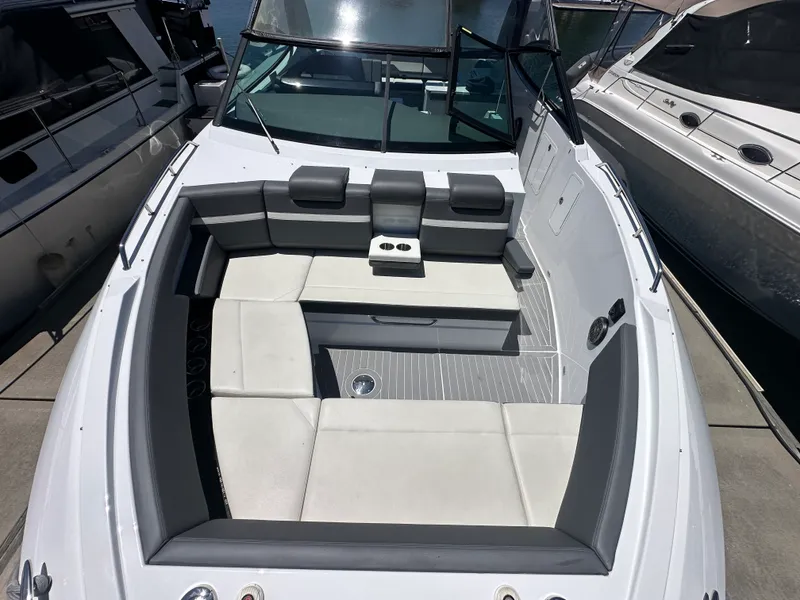 Slide: The Image of Cruisers 38 GLS 2021 - 2