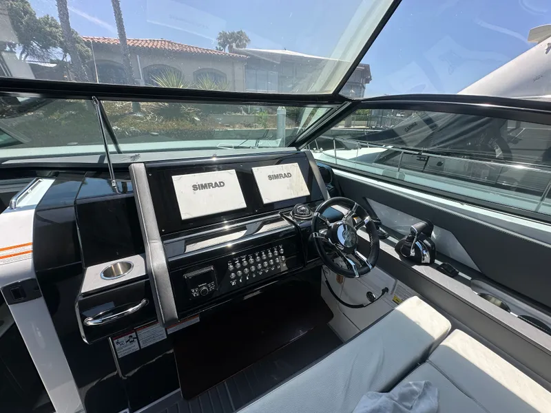 Slide: The Image of Cruisers 38 GLS 2021 - 28