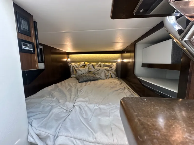Slide: The Image of Cruisers 38 GLS 2021 - 30