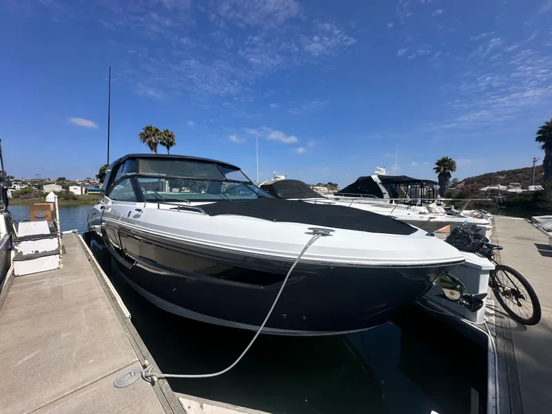 Slide: The Image of Cruisers 38 GLS 2021 - 23