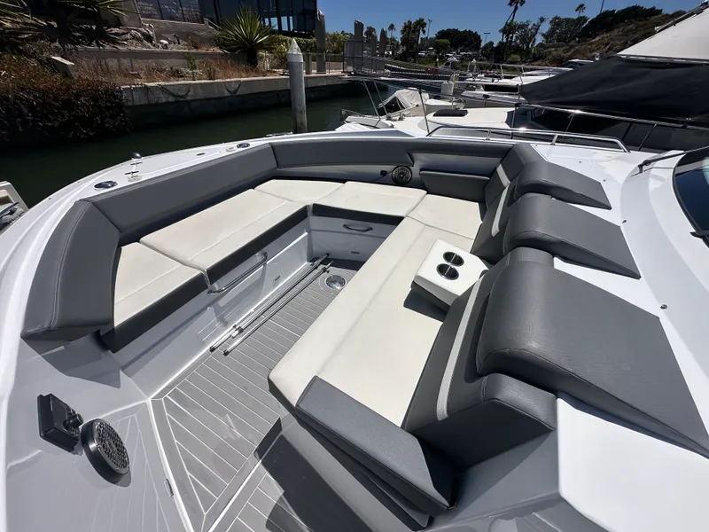 Slide: The Image of Cruisers 38 GLS 2021 - 20