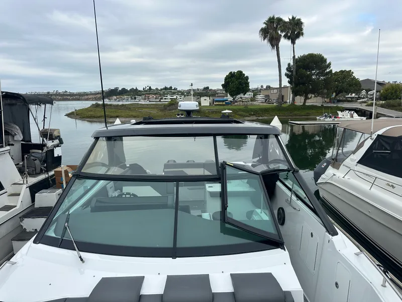 Slide: The Image of Cruisers 38 GLS 2021 - 7