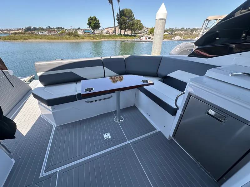 Slide: The Image of Cruisers 38 GLS 2021 - 8