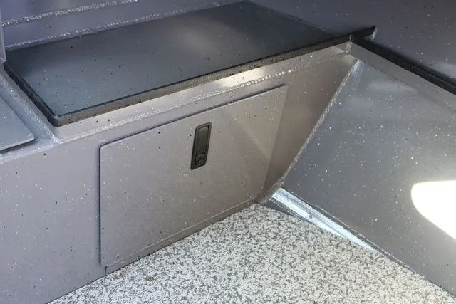 Slide: The Image of Alumaweld Stryker 220 2026 - 28