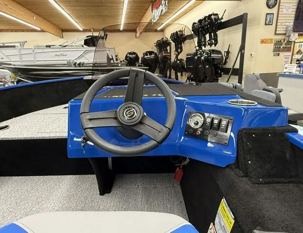 Slide: The Image of Smoker Craft Lazer 161 2026 - 5