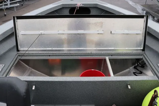 Slide: The Image of North River Osprey 26' 2022 - 10