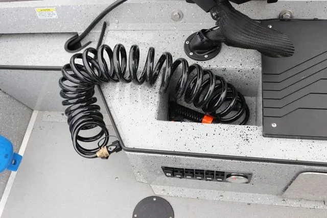 Slide: The Image of Smoker Craft Pro Vee Sportsman CC 18' 2021 - 19