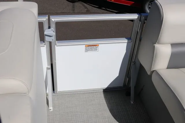 Slide: The Image of SunChaser Vista Fish 20' 2023 - 26