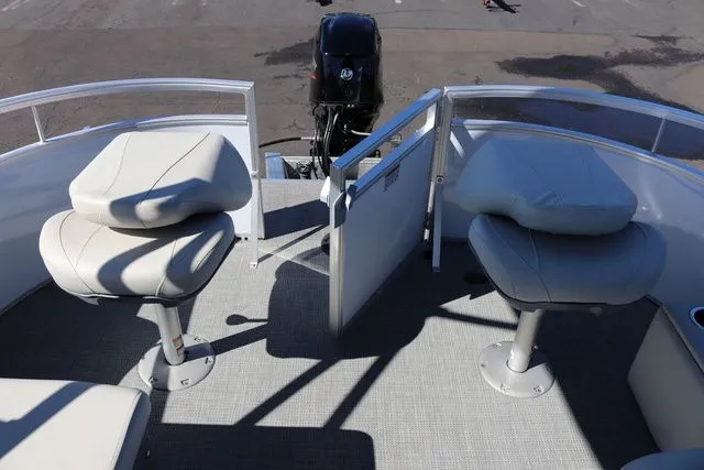 Slide: The Image of SunChaser Vista Fish 20' 2023 - 28