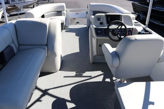 Slide: The Image of SunChaser Vista Fish 20' 2023 - 33