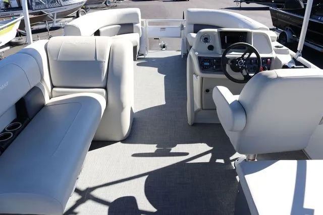 Slide: The Image of SunChaser Vista Fish 20' 2023 - 6