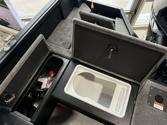 Slide: The Image of Alumacraft Competitor 195X Tiller 2026 - 11