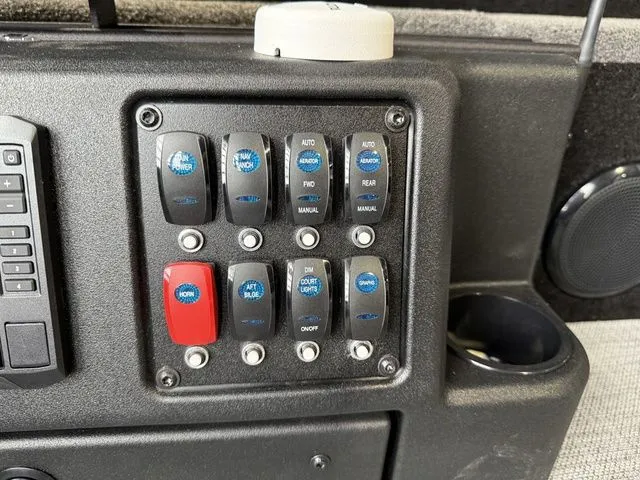 Slide: The Image of Alumacraft Competitor 195X Tiller 2026 - 18