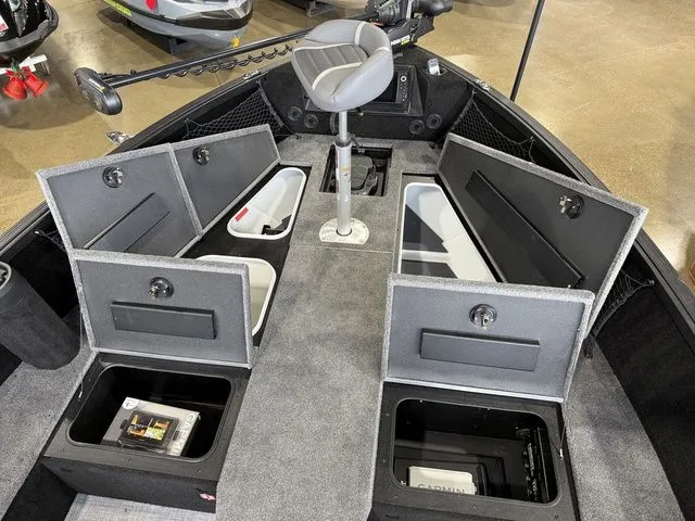 Slide: The Image of Alumacraft Competitor 195X Tiller 2026 - 29