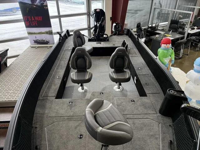 Slide: The Image of Alumacraft Competitor 195X Tiller 2026 - 32