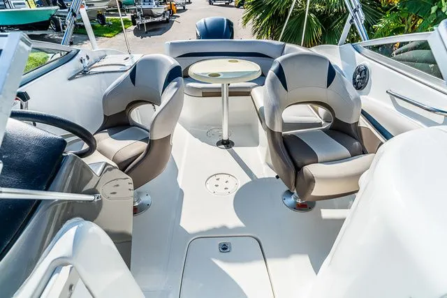 Slide: The Image of Hurricane SunDeck 2400 2017 - 14