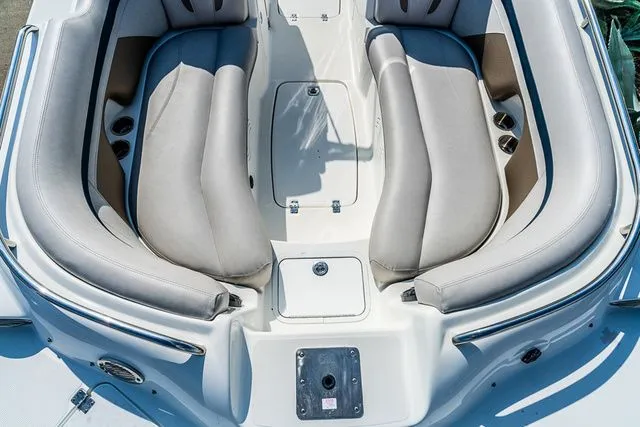 Slide: The Image of Hurricane SunDeck 2400 2017 - 17