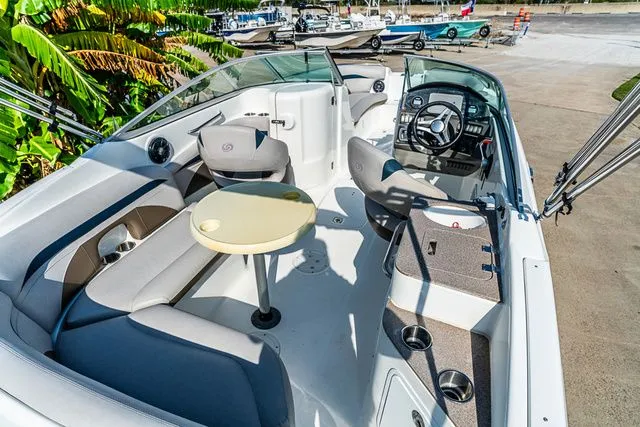 Slide: The Image of Hurricane SunDeck 2400 2017 - 20