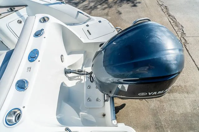 Slide: The Image of Hurricane SunDeck 2400 2017 - 22