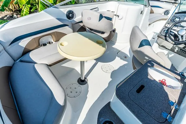 Slide: The Image of Hurricane SunDeck 2400 2017 - 24