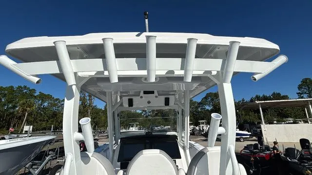 Slide: The Image of Sea Fox 328 Commander 2026 - 18