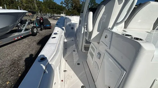 Slide: The Image of Sea Fox 328 Commander 2026 - 19