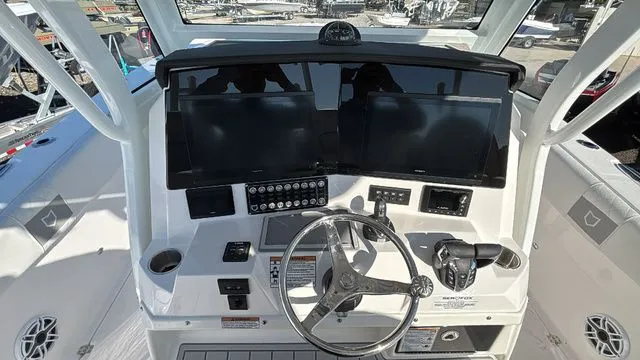Slide: The Image of Sea Fox 328 Commander 2026 - 22