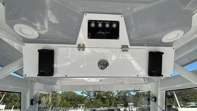 Slide: The Image of Sea Fox 328 Commander 2026 - 24