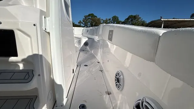 Slide: The Image of Sea Fox 328 Commander 2026 - 27