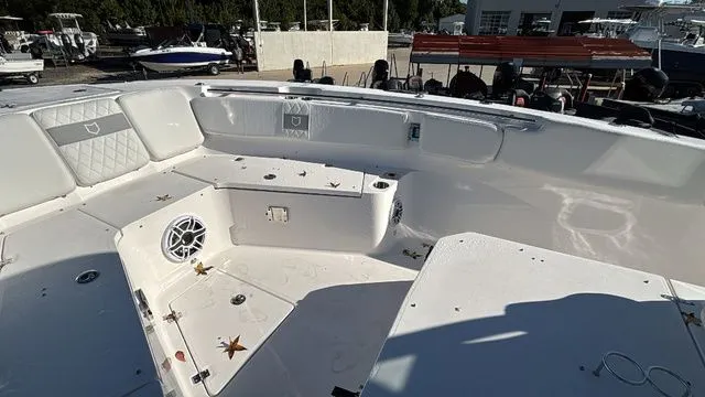 Slide: The Image of Sea Fox 328 Commander 2026 - 31