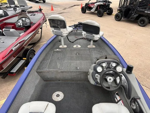 Slide: The Image of Tracker Pro Team 175 TF 2017 - 12