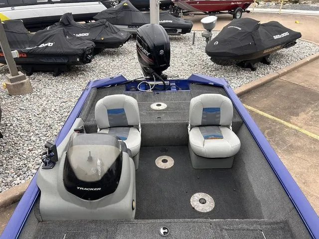 Slide: The Image of Tracker Pro Team 175 TF 2017 - 13