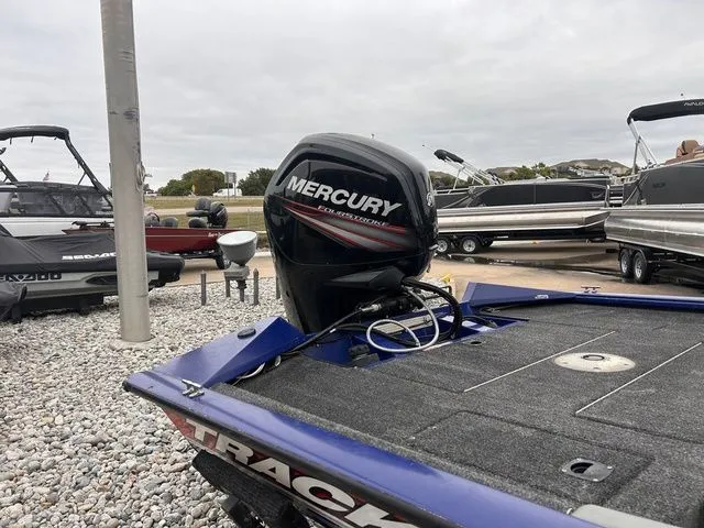 Slide: The Image of Tracker Pro Team 175 TF 2017 - 5