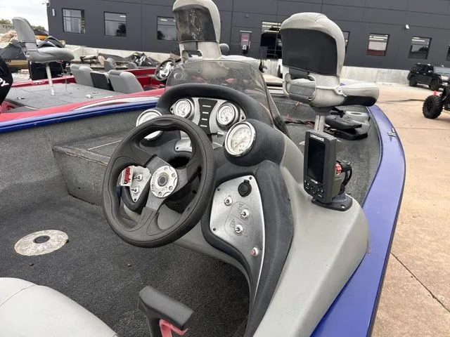 Slide: The Image of Tracker Pro Team 175 TF 2017 - 7