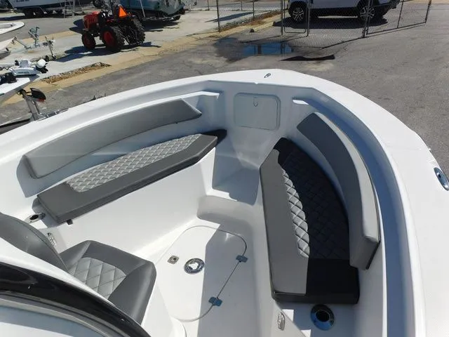 Slide: The Image of Polar 220 CC 2024 - 4