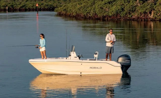 Slide: The Image of Robalo R160 Center Console 2026 - 3