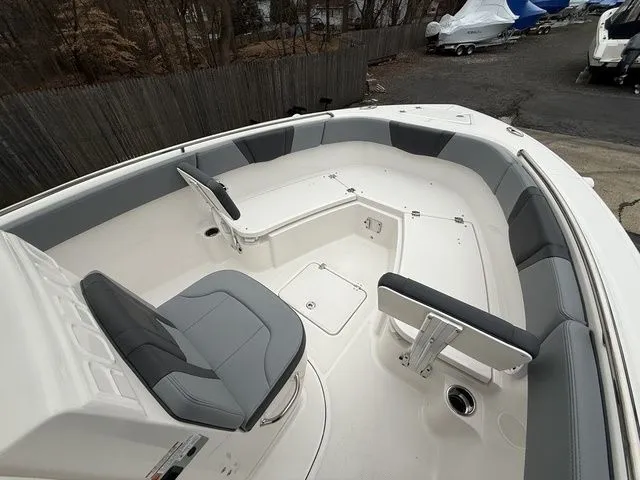 Slide: The Image of Robalo R232 Explorer 2026 - 10