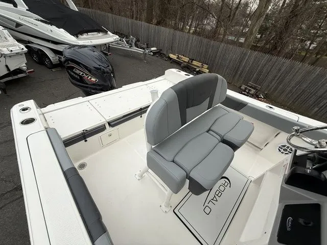 Slide: The Image of Robalo R232 Explorer 2026 - 8