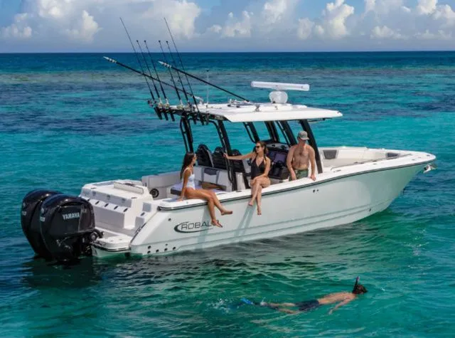 Slide: The Image of Robalo R300 Center Console 2026 - 3