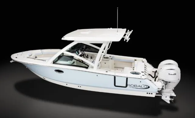Slide: The Image of Robalo R257 Dual Console 2026 - 3
