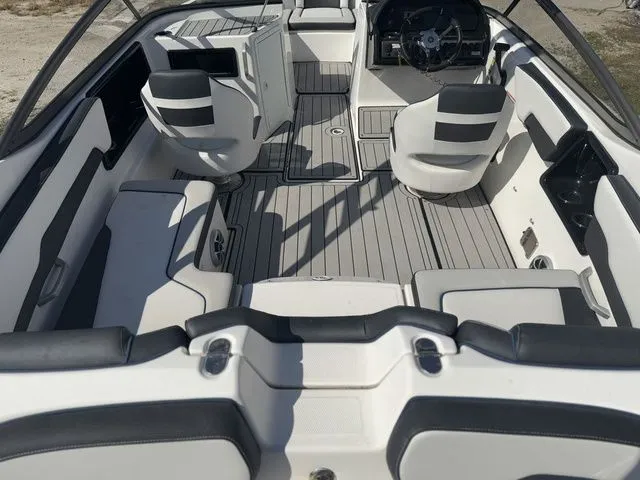 Slide: The Image of Yamaha 195S 2021 - 10