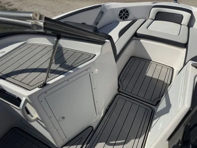 Slide: The Image of Yamaha 195S 2021 - 18