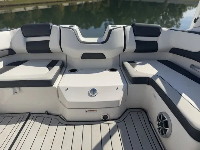 Slide: The Image of Yamaha 195S 2021 - 24