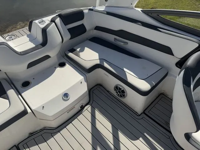 Slide: The Image of Yamaha 195S 2021 - 25