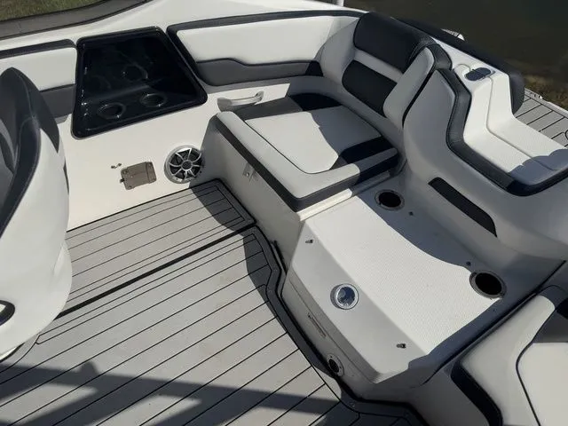 Slide: The Image of Yamaha 195S 2021 - 26