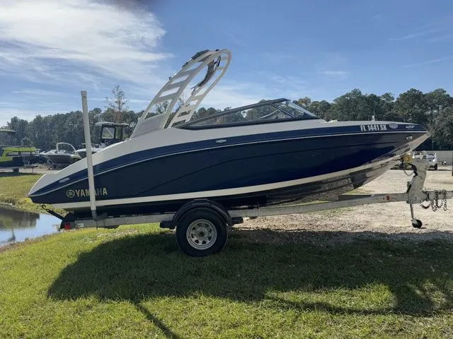 Slide: The Image of Yamaha 195S 2021 - 9